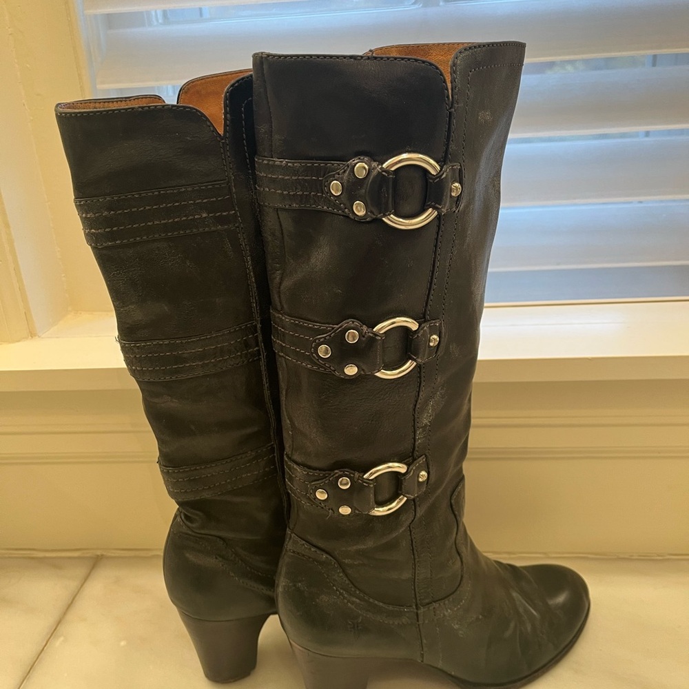 Frye Fiona 3 Strap w- 3 Silver rings Black Leather Block Heeled Boots Size 8.5